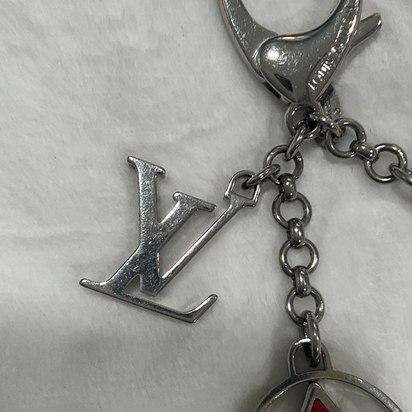 Louis Vuitton Fleur d'Epi bag charm in red with silver-tone hardware - Picture 5 of 9